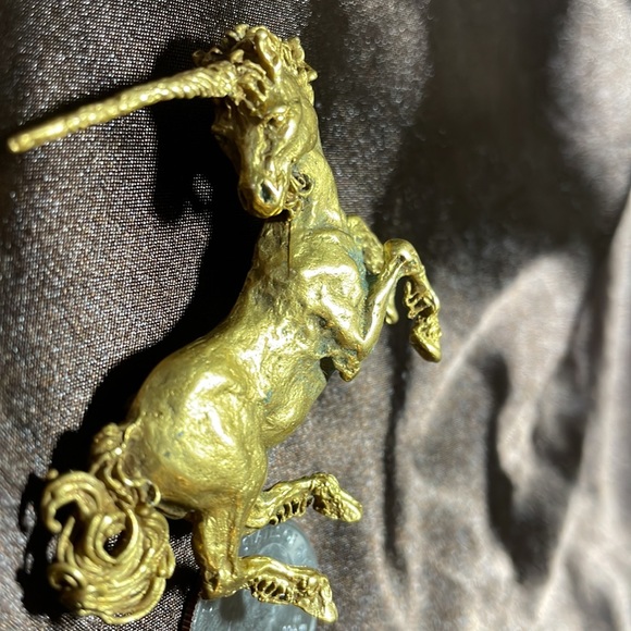 MMA Gold plated Unicorn Pendant BroochVintage Metropolitan Museum of the Arts - Picture 4 of 7